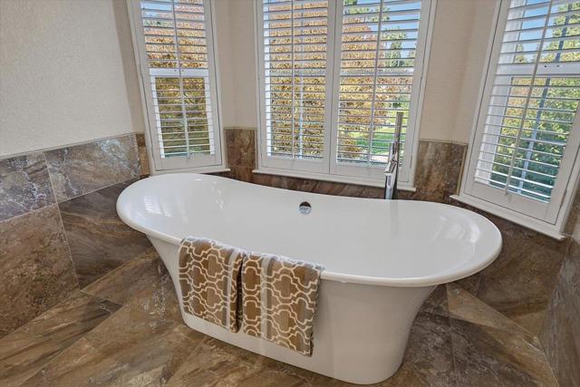 1190 Maria Privada, Mountain View CA: https://media.crmls.org/mediaz/021ab3f2-3831-46f7-bc14-da00e3b403a9.jpg