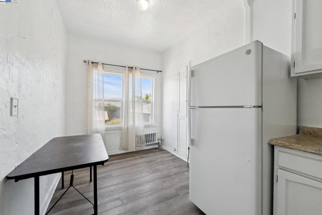 1360 Berkeley Way, Berkeley CA: https://media.crmls.org/mediaz/021b1812-df6c-4680-b6e6-043c9785e846.jpg