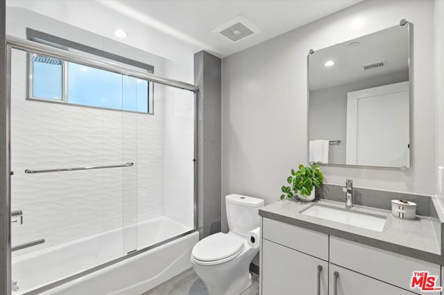 1326 S Centinela Avenue, Los Angeles CA: https://media.crmls.org/mediaz/021b9c51-285b-4766-ace4-af9436afb73e.jpg