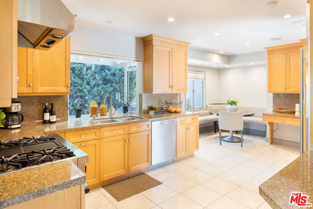 1256 Beverly Green Drive, Beverly Hills CA: https://media.crmls.org/mediaz/021c094f-9ffc-4718-9dc9-5a3303cf755a.jpg