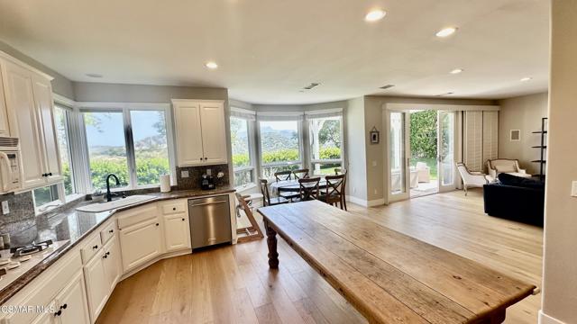 1658 Bushgrove Court, Lake Sherwood CA: https://media.crmls.org/mediaz/021c3e79-f011-47f9-bca3-0e1db77c340a.jpg