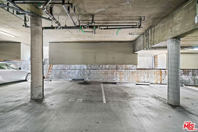 125 W Mountain Street, Glendale CA: https://media.crmls.org/mediaz/021c5cc7-7182-4498-9d2a-823fd48726cb.jpg