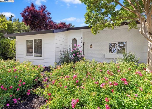2752 Morgan Dr, San Ramon CA: https://media.crmls.org/mediaz/021ca3da-1cbb-4c8e-a488-008bbf5f2be9.jpg