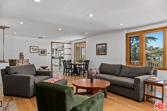 13201 Cheltenham Drive, Sherman Oaks CA: https://media.crmls.org/mediaz/021d5e27-9691-4294-87ea-14152a0489f1.jpg
