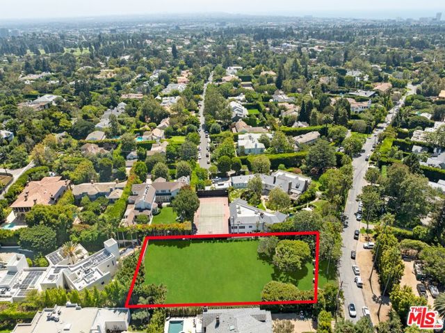 184 S Rockingham Avenue, Los Angeles CA: https://media.crmls.org/mediaz/021d9e9c-6c14-4036-9ec5-ed3f2ad8b719.jpg
