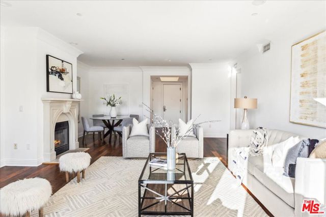 261 S Reeves Drive, Beverly Hills CA: https://media.crmls.org/mediaz/021dda0b-653e-4a7f-a1cb-54eca989ccf9.jpg
