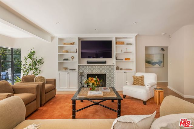 11349 Canton Drive, Studio City CA: https://media.crmls.org/mediaz/021dde12-6976-4ffa-a1f7-9ec189b8014e.jpg