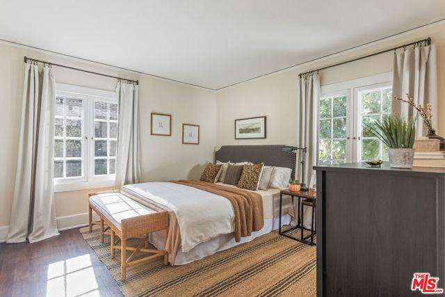 601 S Hudson Avenue, Pasadena CA: https://media.crmls.org/mediaz/021e00e1-0c86-4891-9893-d689316f9c9a.jpg