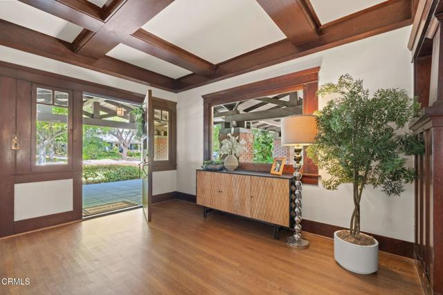 2039 Edgewood Drive, South Pasadena CA: https://media.crmls.org/mediaz/021e3c68-a2de-44b9-aba8-0cecec4300ec.jpg
