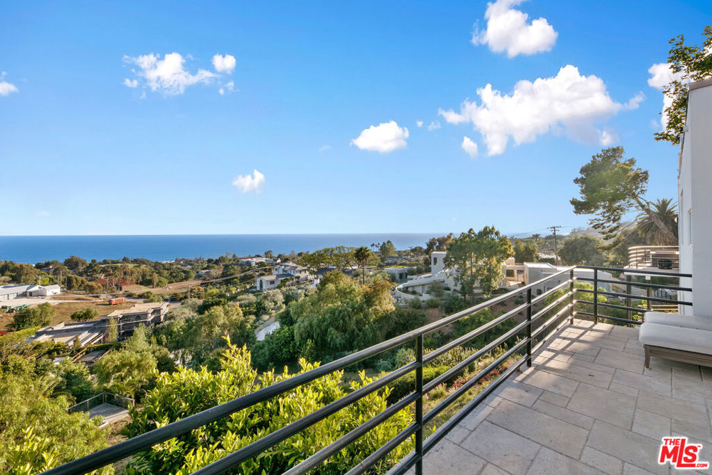 30112 Cuthbert Road — Contemporary