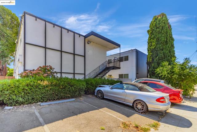 1626 Dwight Way, Berkeley CA: https://media.crmls.org/mediaz/021f4122-af6c-4cf7-8f1d-ca2ebf265c50.jpg