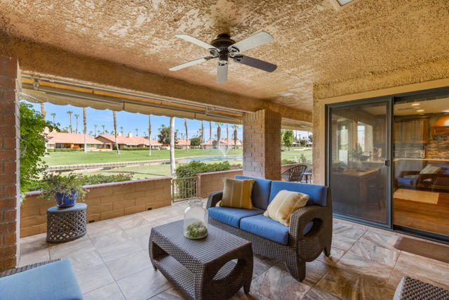 40 Joya Drive, Palm Desert CA: https://media.crmls.org/mediaz/02205998-022c-4c2d-b49f-02b1d9be3cd8.jpg