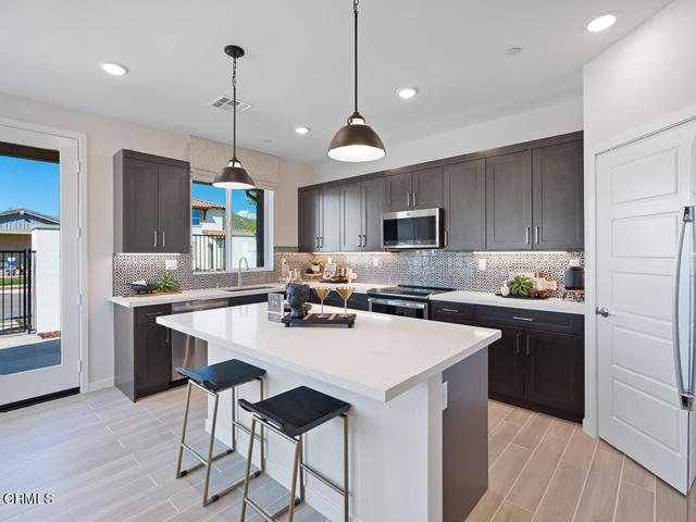 Detail Gallery Image 4 of 25 For 111 Yellow Birch Ln, Piru,  CA 93040 - 3 Beds | 2/1 Baths