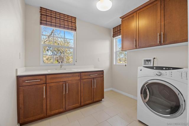 Image 15 of 48 For 3595 Glen Ave