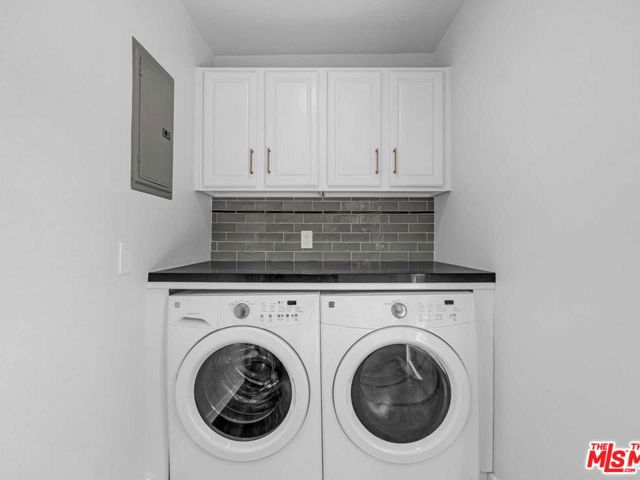 7024 De Longpre Avenue, Los Angeles CA: https://media.crmls.org/mediaz/02217c5b-0e5b-4538-8408-14f306f07077.jpg