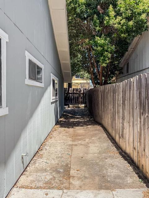 8116 Montgomery Avenue, Stockton CA: https://media.crmls.org/mediaz/0221df7b-5232-4a10-a4e3-17fbc6b1d324.jpg
