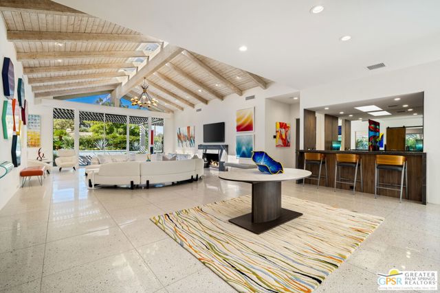 30 Mayfair Drive, Rancho Mirage CA: https://media.crmls.org/mediaz/022204e6-4c22-415f-9708-56c2fb1721f2.jpg