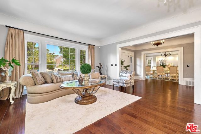 136 Fremont Place, Los Angeles CA: https://media.crmls.org/mediaz/02223235-0564-4d75-bf5b-a07bdebcd874.jpg