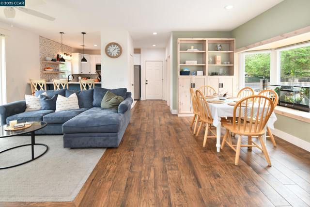 2200 Tice Valley Blvd +3BR ADU, Walnut Creek CA: https://media.crmls.org/mediaz/022286fc-8dfa-42a1-a8ff-3d7db8c1b6a2.jpg