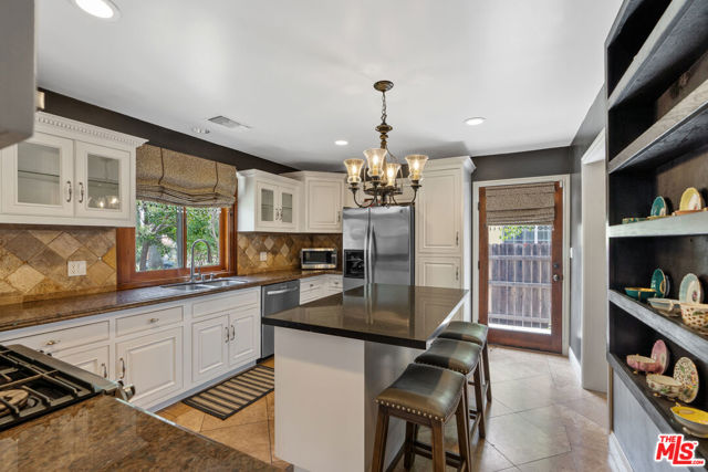 1865 E Villa Street, Pasadena CA: https://media.crmls.org/mediaz/02228d33-95c1-4c77-a393-513bae723827.jpg