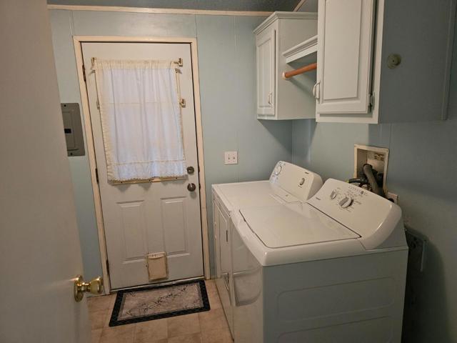 170 Sunset Circle, Vacaville CA: https://media.crmls.org/mediaz/02230cc2-24cf-4bd8-af9f-1952a12e90c5.jpg