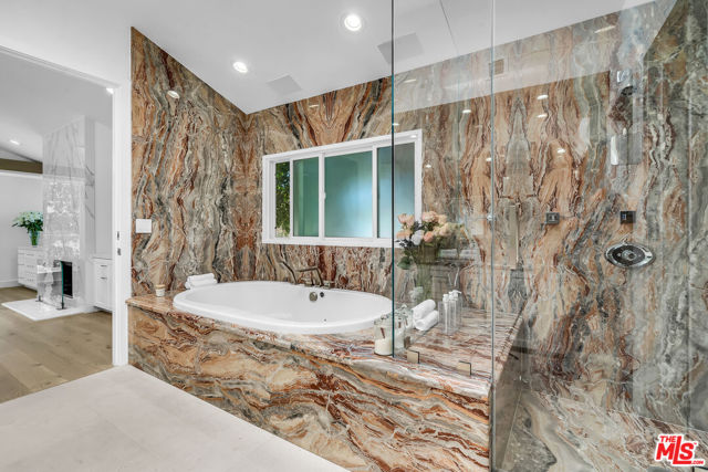 Image 30 of 43 For 2620 Grand Canal