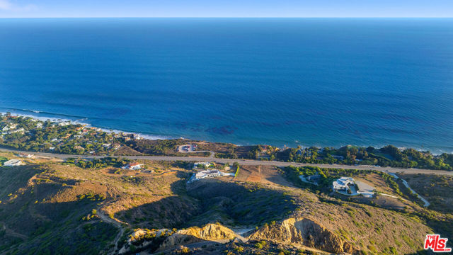 4140 Encinal Canyon Road, Malibu CA: https://media.crmls.org/mediaz/022328dc-79d1-4dae-8c76-7671bb788d7c.jpg