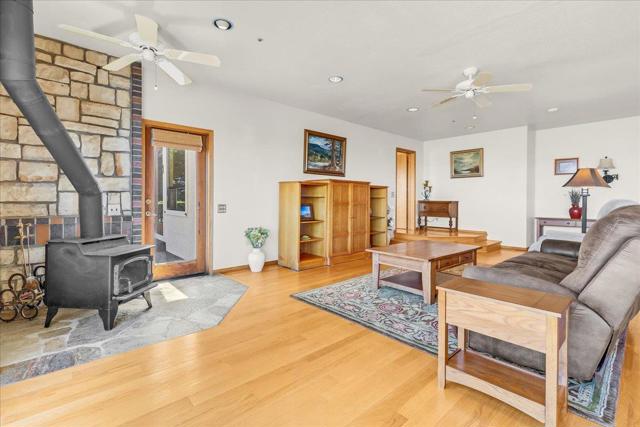 275 Nicholson Drive, Hollister CA: https://media.crmls.org/mediaz/02236870-08ac-4cba-af90-1abcf02d03b8.jpg