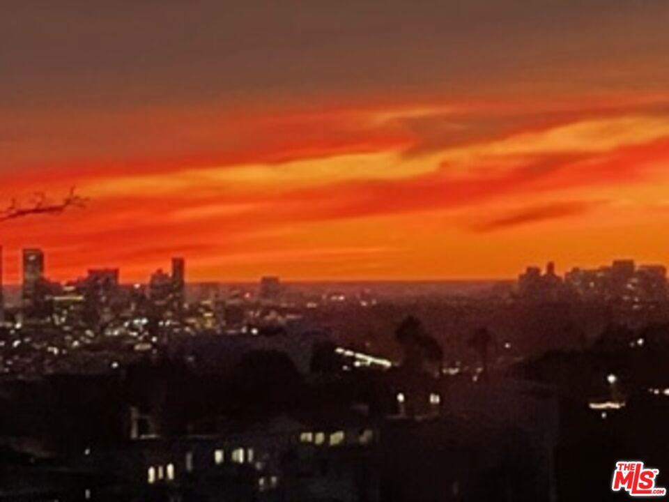 https://media.crmls.org/mediaz/022423fa-c91c-46bc-a4d9-1bd4bb117123.jpg?preset=X-Large