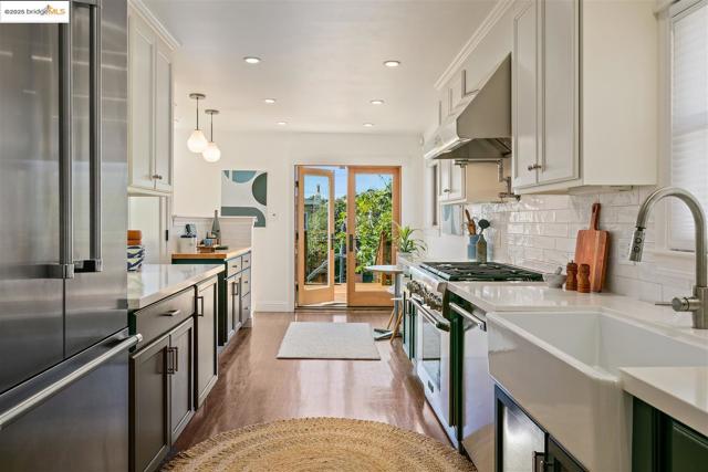 2310 Spaulding Ave, Berkeley CA: https://media.crmls.org/mediaz/02247459-3608-4bc8-9f61-dc7f1070a9e1.jpg
