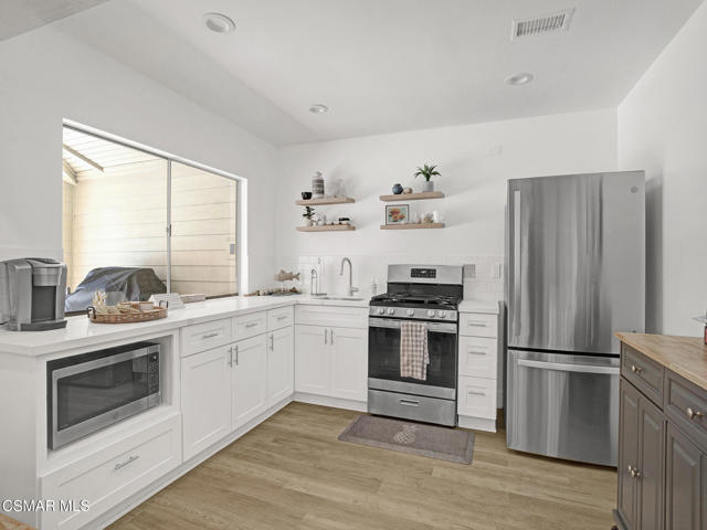 1206 S Westlake Boulevard, Westlake Village CA: https://media.crmls.org/mediaz/0224fbe0-5b87-4664-bcfd-a7a3e77480f5.jpg