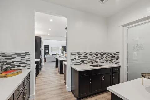 1734 Lester Avenue, Clovis CA: https://media.crmls.org/mediaz/02254e63-8394-4a98-837c-49b58ba9ed8b.jpg