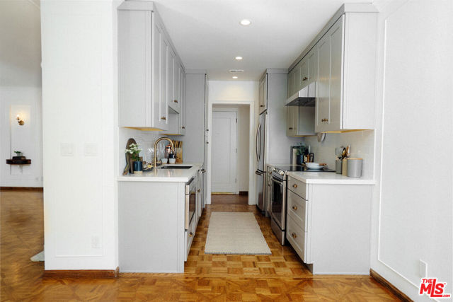 1242 S Barrington Avenue, Los Angeles CA: https://media.crmls.org/mediaz/022587f5-1016-40b5-bacd-dbb600115d63.jpg