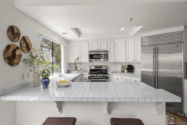 1894 Spyglass Cir, Vista CA: https://media.crmls.org/mediaz/0225c9d0-d45b-4b3e-b5f0-fe518004cfd5.jpg