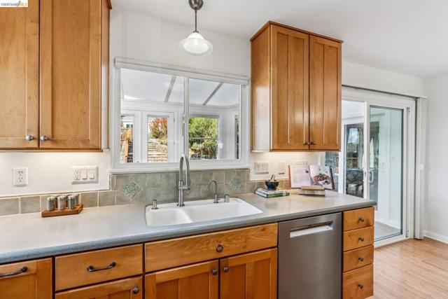 Image 9 of 51 For 5861 Bernhard Ave