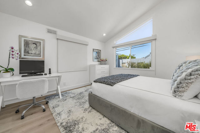 Image 35 of 43 For 2620 Grand Canal