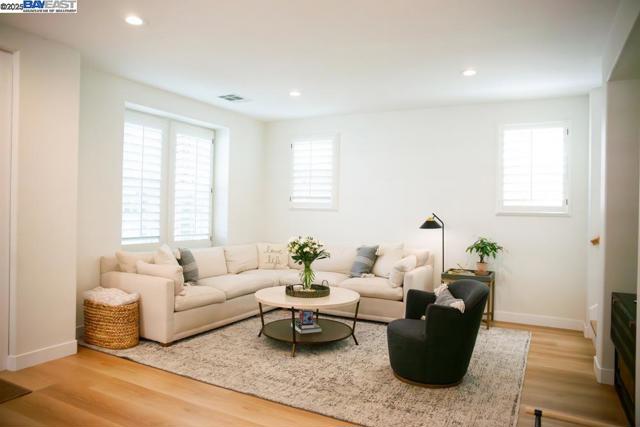 4719 Malayan, San Ramon CA: https://media.crmls.org/mediaz/02260286-208f-4787-9bc0-e24427e09eb9.jpg