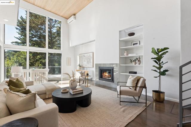 2861 Chelsea Drive, Oakland CA: https://media.crmls.org/mediaz/022618d7-7bee-4492-becb-53c9d2b5162c.jpg