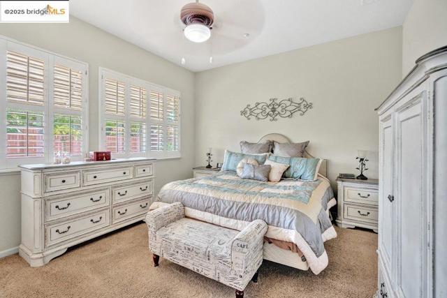 2981 Atherton Pl, Brentwood CA: https://media.crmls.org/mediaz/02270a17-28cd-4f21-b93a-7f0fb0b00ccb.jpg