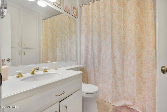 3008 Shadow Brook Lane, Westlake Village CA: https://media.crmls.org/mediaz/0227c8da-a001-4455-b8fb-c462ee632e1d.jpg