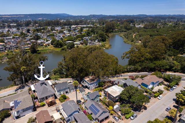 21130 E Cliff Drive, Santa Cruz CA: https://media.crmls.org/mediaz/0228239f-b981-4b74-abd6-2b813e985782.jpg