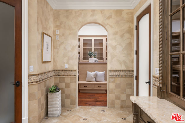 13845 Magnolia Boulevard, Sherman Oaks CA: https://media.crmls.org/mediaz/022823ca-d087-40aa-830c-d9a446b35588.jpg