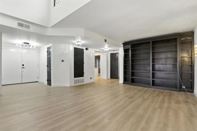 4728 Park Encino Lane, Encino CA: https://media.crmls.org/mediaz/02282921-2484-4bb4-8eef-3bd8e6cf8d9c.jpg