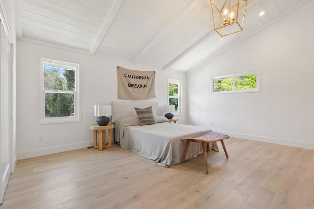 582 Rancho Santa Fe Rd, Encinitas CA: https://media.crmls.org/mediaz/02289319-efde-411e-8f98-1dbf26503c3e.jpg
