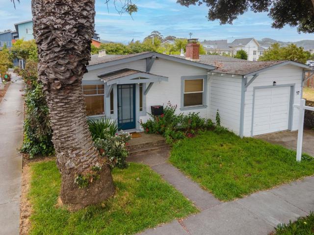 895 Main Street, Half Moon Bay CA: https://media.crmls.org/mediaz/022895d4-d3c3-44f7-a836-cb79bc7cc543.jpg