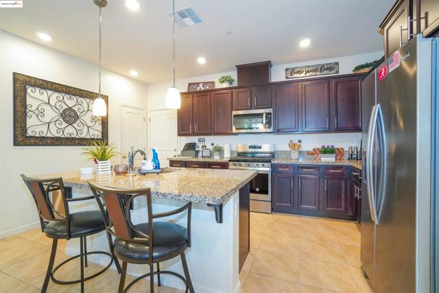 298 McClelland Way, Oakley CA: https://media.crmls.org/mediaz/02295d15-c663-47de-9b85-d569258df079.jpg