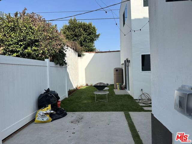 6367 W 6th Street, Los Angeles CA: https://media.crmls.org/mediaz/0229bb04-3e1d-4d9e-9529-11a572622e83.jpg