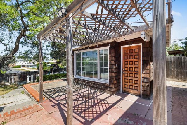 4050 Marian St, La Mesa CA: https://media.crmls.org/mediaz/0229bc0c-5007-45c8-b751-c24bf3fec082.jpg