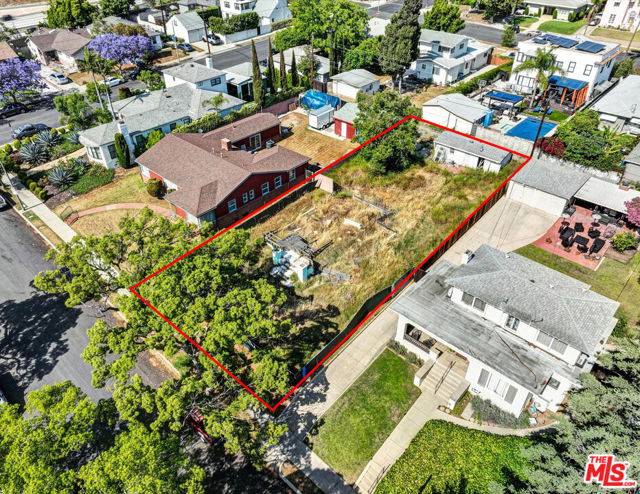 2516 13th Avenue, Los Angeles CA: https://media.crmls.org/mediaz/0229c85a-e702-4e71-9540-edccff4d1c41.jpg