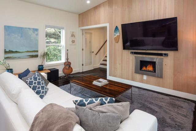 655 Vue De Mer Avenue, Moss Beach CA: https://media.crmls.org/mediaz/0229dcfc-a19c-4489-a99e-b7a667e94b1b.jpg